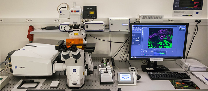 zeiss_lsm880_celkovy_pohled_2